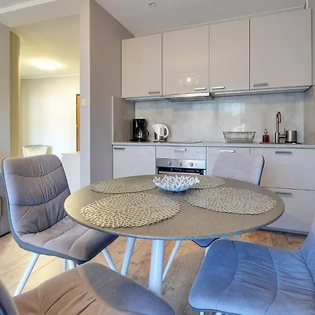 Sun Seasons 24 - Lesna Apartment *
